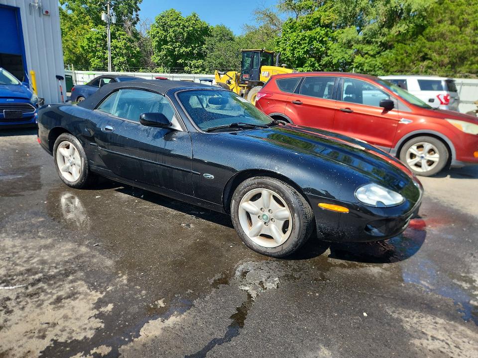 61687306 :رقم المزاد ، SAJGX204XXC041884 vin ، 1999 Jaguar Xk8 مزاد بيع