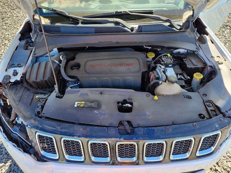 60490846 :رقم المزاد ، 3C4NJCBB3JT134282 vin ، 2018 Jeep Compass مزاد بيع