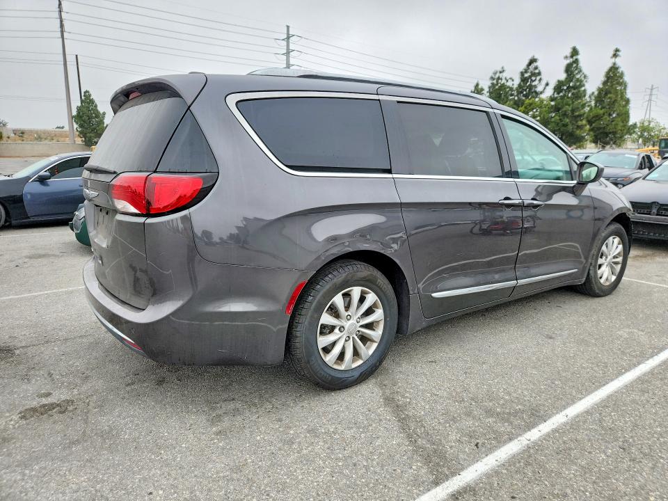 59700876 :رقم المزاد ، 2C4RC1BG0KR531884 vin ، 2019 Chrysler Pacifica مزاد بيع