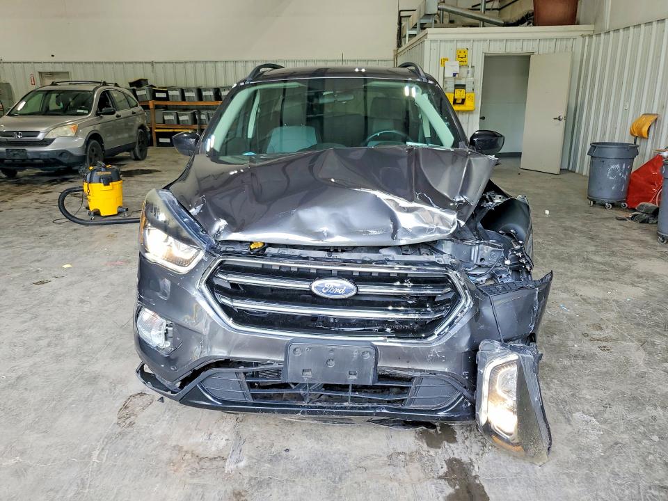 2018 Ford Escape მანქანა იყიდება აუქციონზე, vin: 1FMCU9GD8JUB92854, აუქციონის ნომერი: 60811876