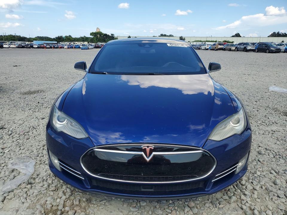 62500746 :رقم المزاد ، 5YJSA1E2XFF105337 vin ، 2015 Tesla Model S مزاد بيع