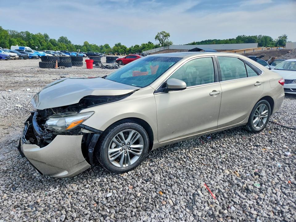 62338886 :رقم المزاد ، 4T1BF1FK5FU497730 vin ، 2015 Toyota Camry مزاد بيع
