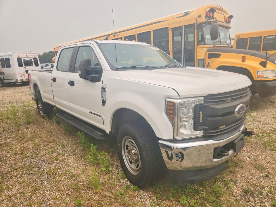 61746216 :رقم المزاد ، 1FT8W3BT8KEF92120 vin ، 2019 Ford F350 مزاد بيع