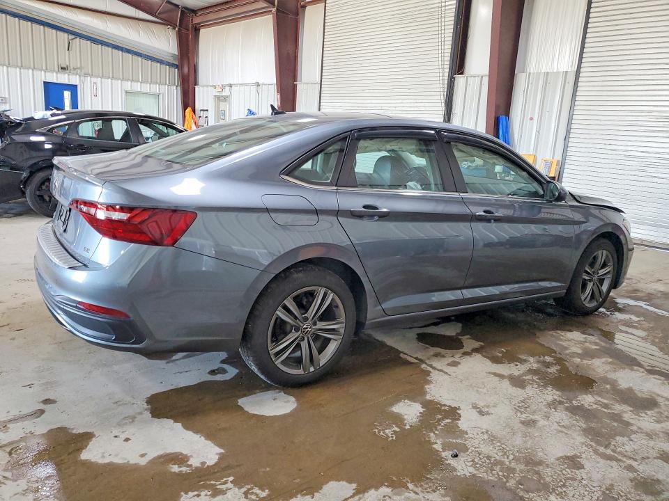 63131736 :رقم المزاد ، 3VW7M7BU0NM030645 vin ، 2022 Volkswagen Jetta مزاد بيع