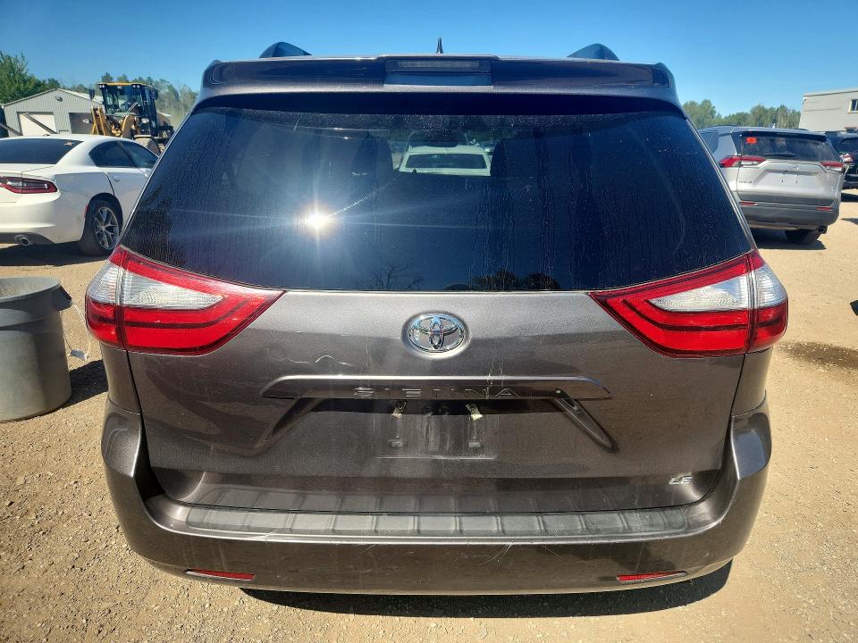 61986176 :رقم المزاد ، 5TDKZ3DC8KS978945 vin ، 2019 Toyota Sienna مزاد بيع