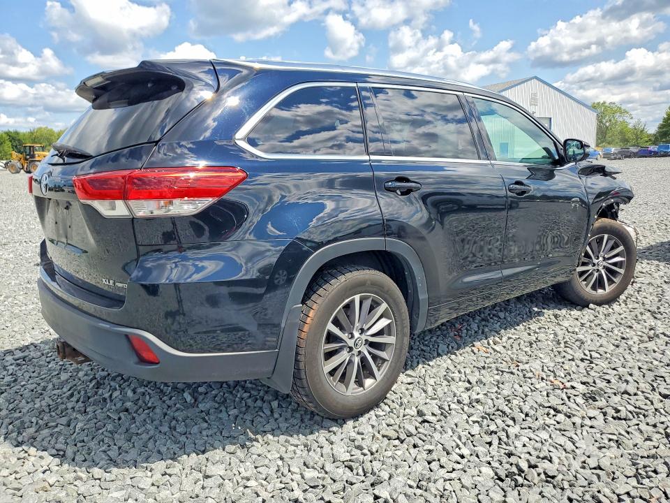 2018 Toyota Highlander მანქანა იყიდება აუქციონზე, vin: 5TDJZRFH6JS548823, აუქციონის ნომერი: 62974976