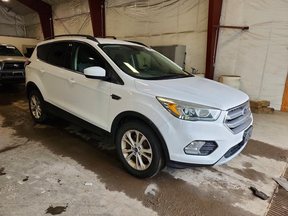 Продажа на аукционе авто 2017 Ford Escape, vin: 1FMCU9GD4HUB64141, номер лота: 61882056