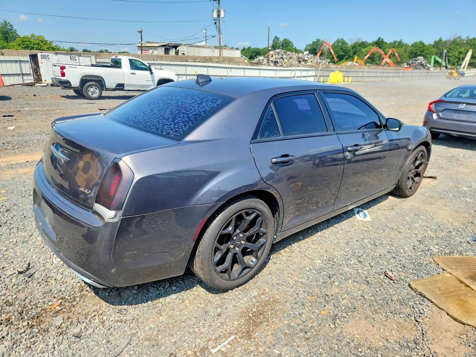 2015 Chrysler 300 მანქანა იყიდება აუქციონზე, vin: 2C3CCABG8FH872522, აუქციონის ნომერი: 61975406