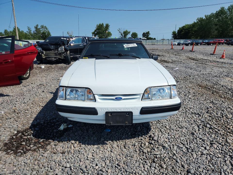 62871776 :رقم المزاد ، 1FABP44A1JF161041 vin ، 1988 Ford Mustang مزاد بيع