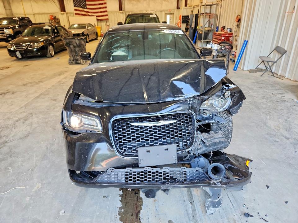 Продажа на аукционе авто 2015 Chrysler 300, vin: 2C3CCABG6FH781054, номер лота: 61917806