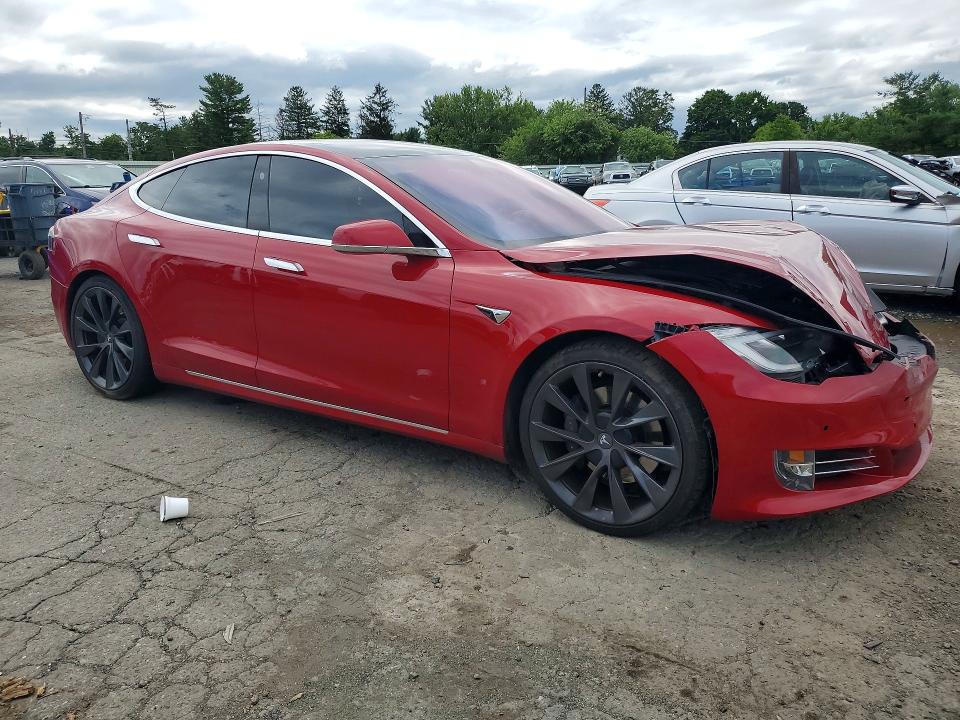 63240856 :رقم المزاد ، 5YJSA1E21JF286627 vin ، 2018 Tesla Model S مزاد بيع