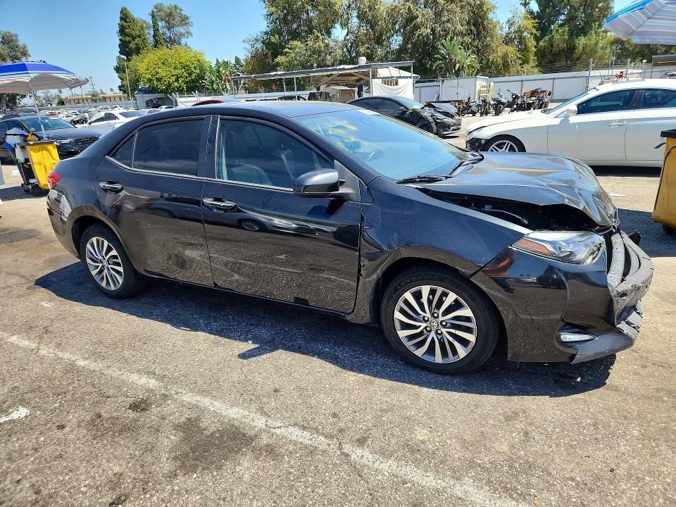 61408656 :رقم المزاد ، 5YFBURHEXJP811457 vin ، 2018 Toyota Corolla مزاد بيع