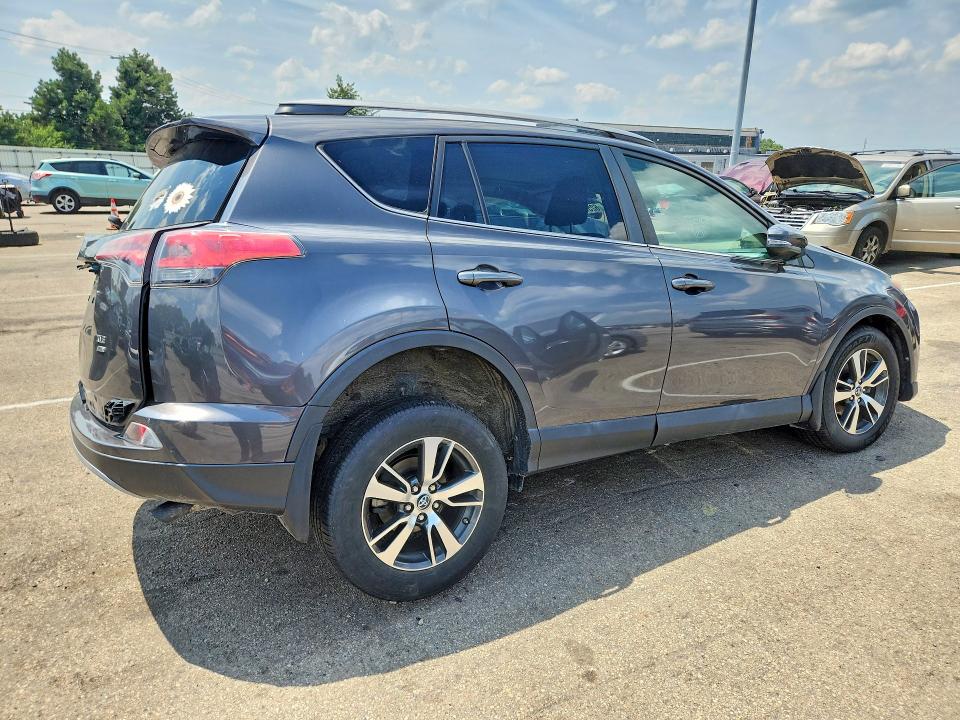 Продажа на аукционе авто 2018 Toyota Rav4, vin: 2T3RFREVXJW851623, номер лота: 62575656