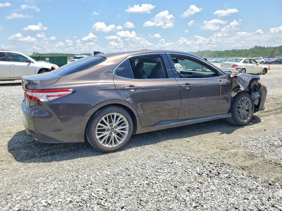 60939896 :رقم المزاد ، 4T1B11HK2KU159949 vin ، 2019 Toyota Camry مزاد بيع