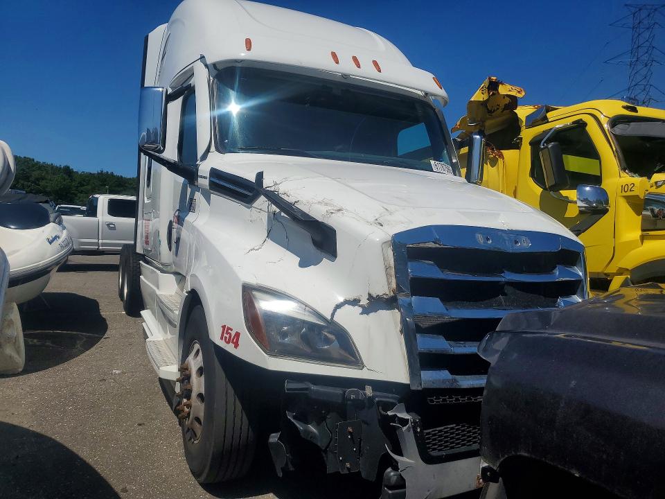 61787596 :رقم المزاد ، 3AKJHHDR3MSMK4374 vin ، 2021 Freightliner Cascadia 126 مزاد بيع