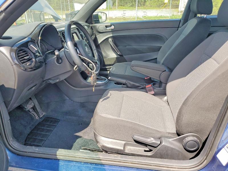 2018 Volkswagen Beetle მანქანა იყიდება აუქციონზე, vin: 3VWFD7AT6JM714355, აუქციონის ნომერი: 59271746