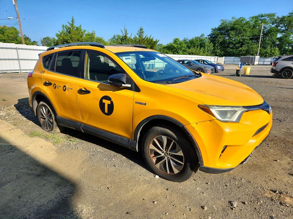 61732186 :رقم المزاد ، JTMRJREVXHD073426 vin ، 2017 Toyota Rav4 Hybrid مزاد بيع
