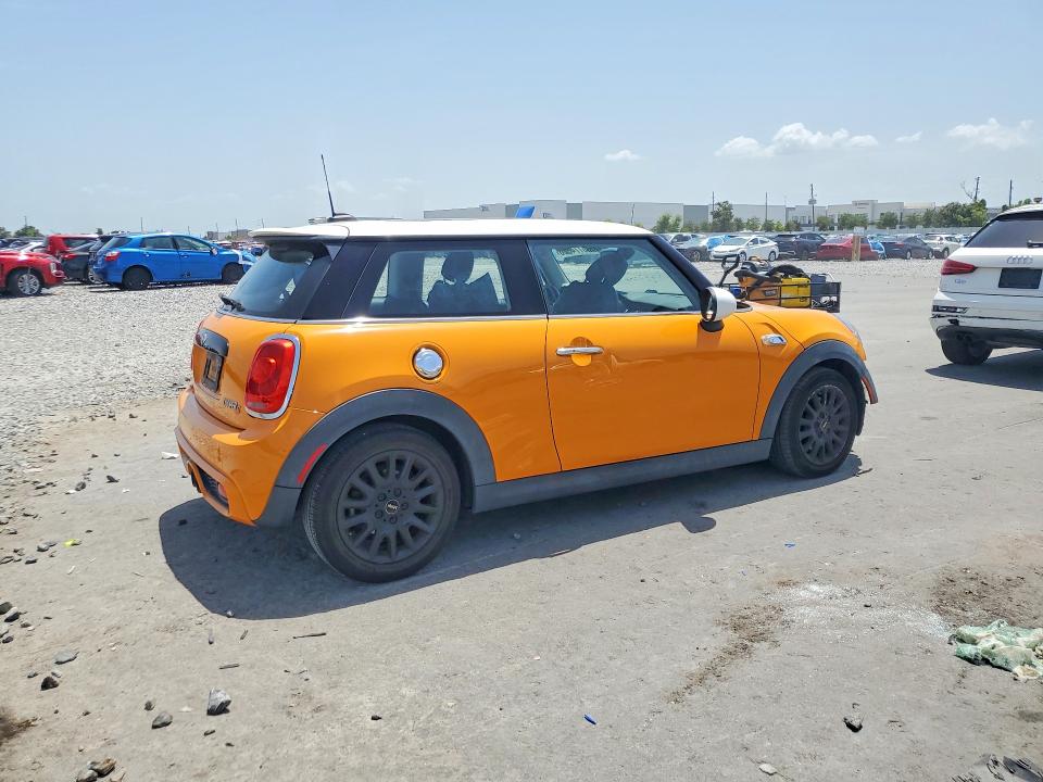 60774086 :رقم المزاد ، WMWXP7C57H3B93820 vin ، 2017 Mini Cooper مزاد بيع