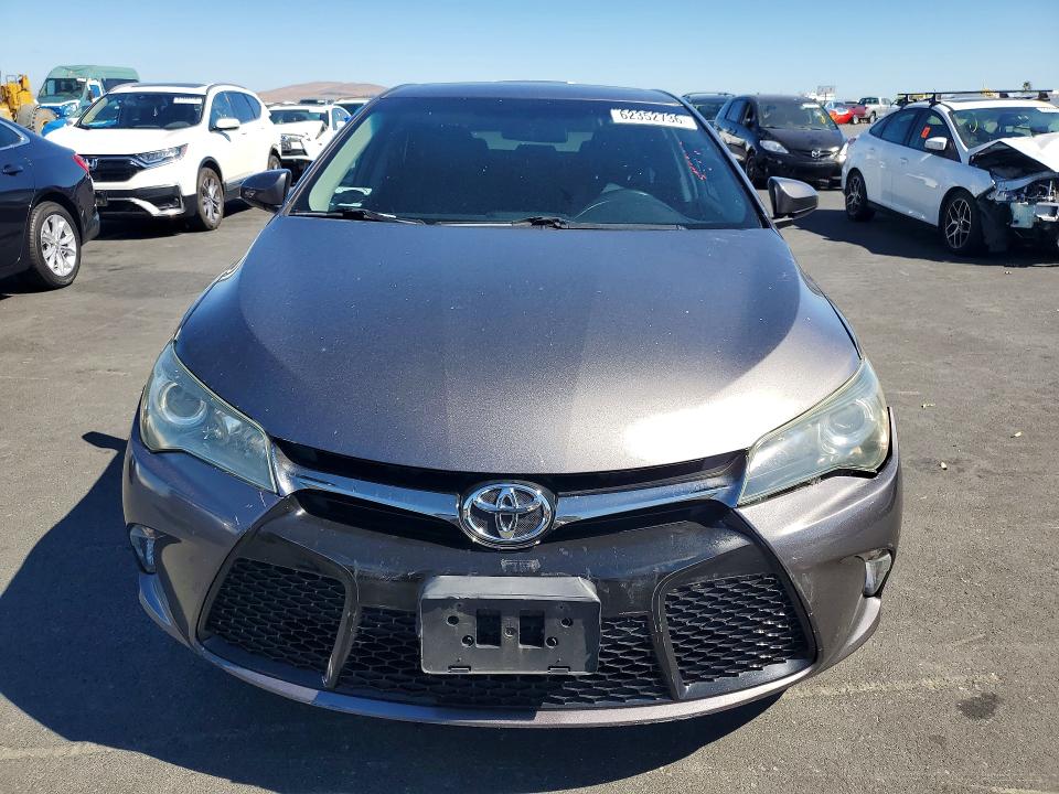 62352736 :رقم المزاد ، 4T1BF1FK0GU202759 vin ، 2016 Toyota Camry مزاد بيع