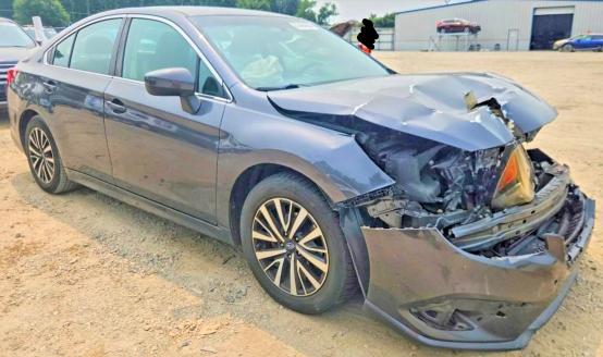 61464806 :رقم المزاد ، 4S3BNAC6XJ3011023 vin ، 2018 Subaru Legacy مزاد بيع