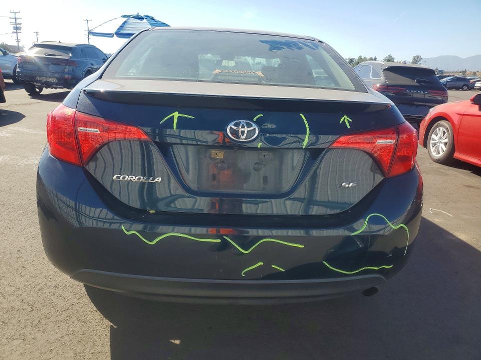 63015596 :رقم المزاد ، 5YFBURHE5JP847671 vin ، 2018 Toyota Corolla مزاد بيع
