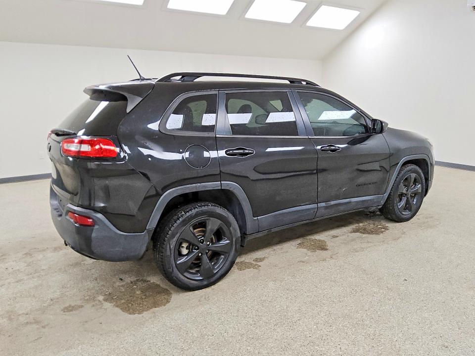 97683145 :رقم المزاد ، 1C4PJLCB8JD557033 vin ، 2018 Jeep Cherokee مزاد بيع