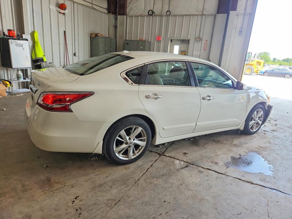 2015 Nissan Altima მანქანა იყიდება აუქციონზე, vin: 1N4AL3AP7FN861766, აუქციონის ნომერი: 62946726
