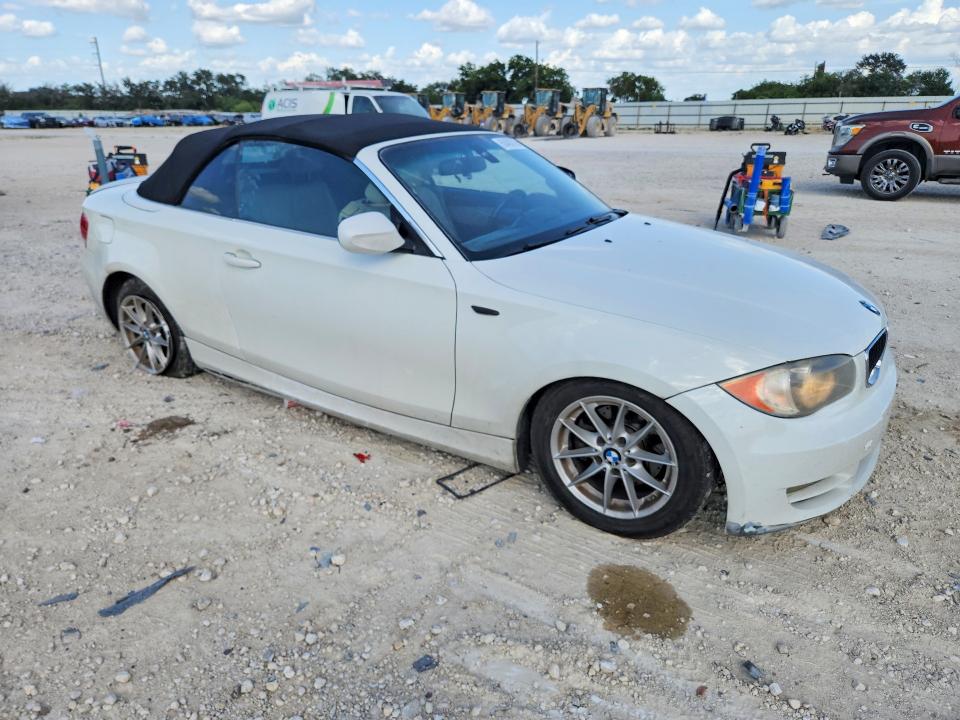 60488706 :رقم المزاد ، WBAUN1C54AVH81819 vin ، 2010 Bmw 128 مزاد بيع