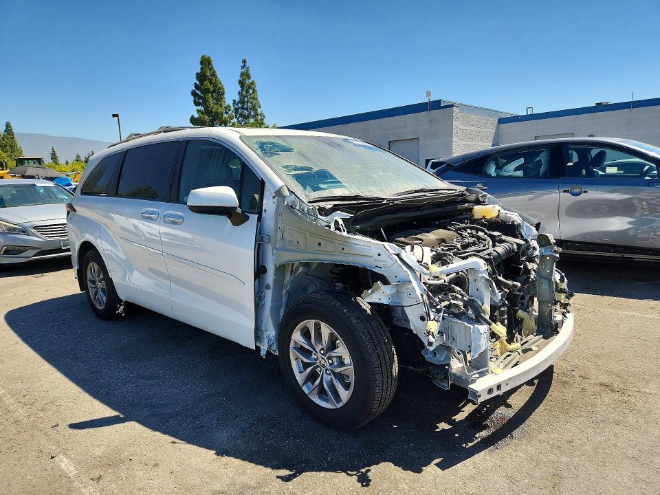 63150986 :رقم المزاد ، 5TDJRKEC4SS269840 vin ، 2025 Toyota Sienna مزاد بيع