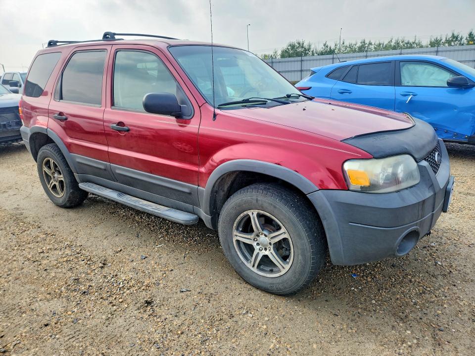 2005 Ford Escape მანქანა იყიდება აუქციონზე, vin: 1FMYU93175KD38020, აუქციონის ნომერი: 61931636