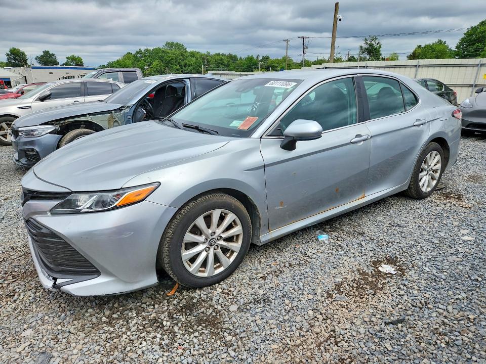 2018 Toyota Camry მანქანა იყიდება აუქციონზე, vin: 4T1B11HK6JU075468, აუქციონის ნომერი: 60111096