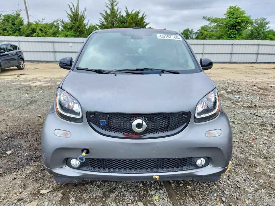 60167766 :رقم المزاد ، WMEFK9BA8KK393186 vin ، 2019 Smart Fortwo مزاد بيع