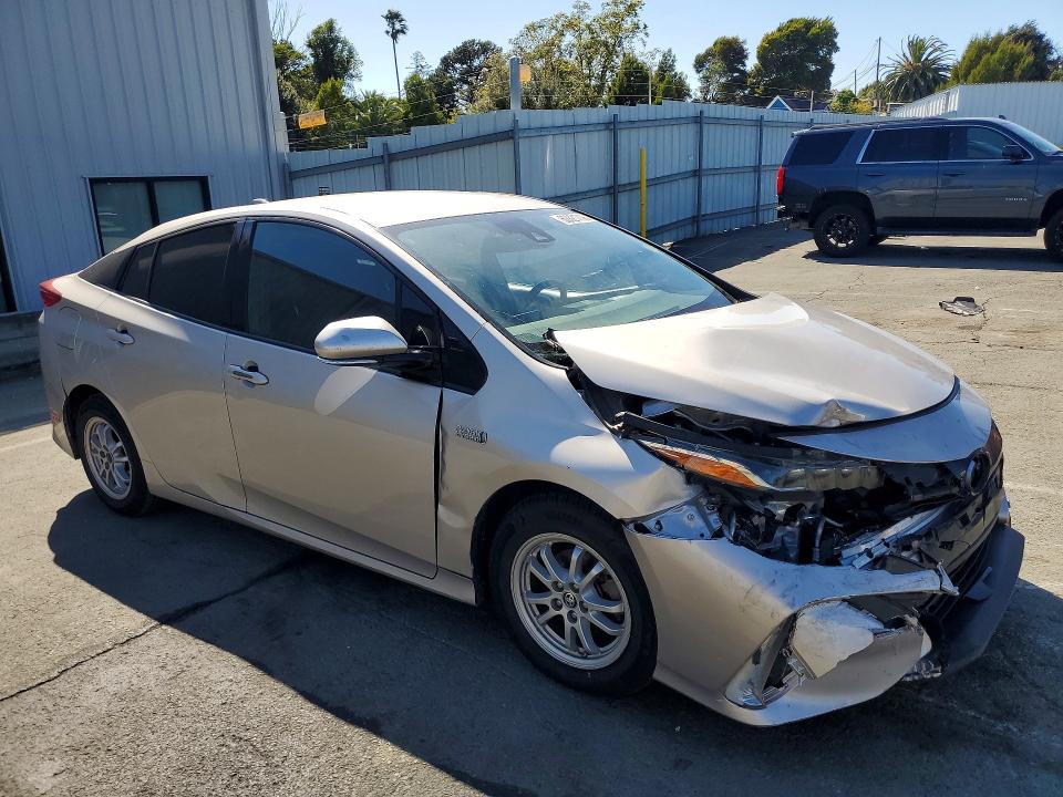 Продажа на аукционе авто 2017 Toyota Prius Prime, vin: JTDKARFP5H3060638, номер лота: 62821736