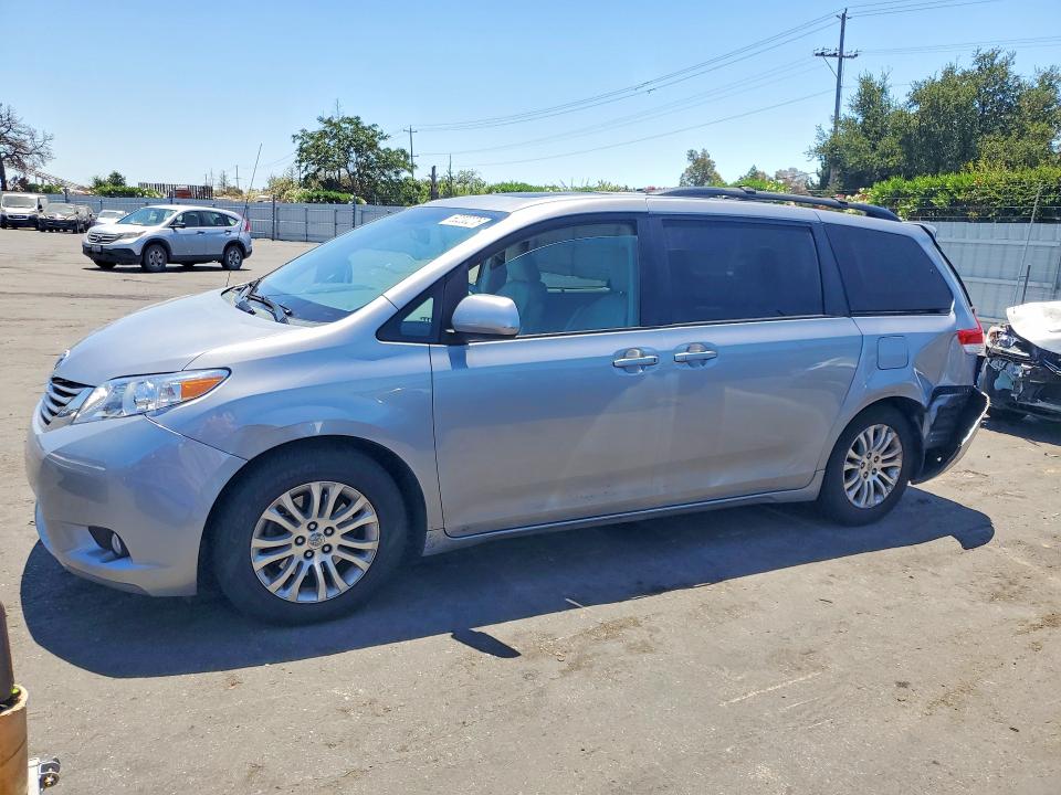 60200276 :رقم المزاد ، 5TDYK3DC2CS276068 vin ، 2012 Toyota Sienna مزاد بيع