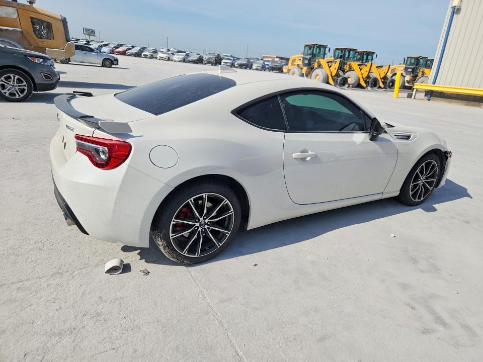 62842646 :رقم المزاد ، JF1ZCAC18H8606352 vin ، 2017 Subaru Brz مزاد بيع
