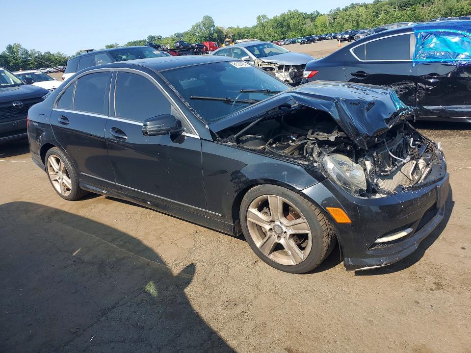 61337426 :رقم المزاد ، WDDGF8BB8BR139615 vin ، 2011 Mercedes-benz C مزاد بيع