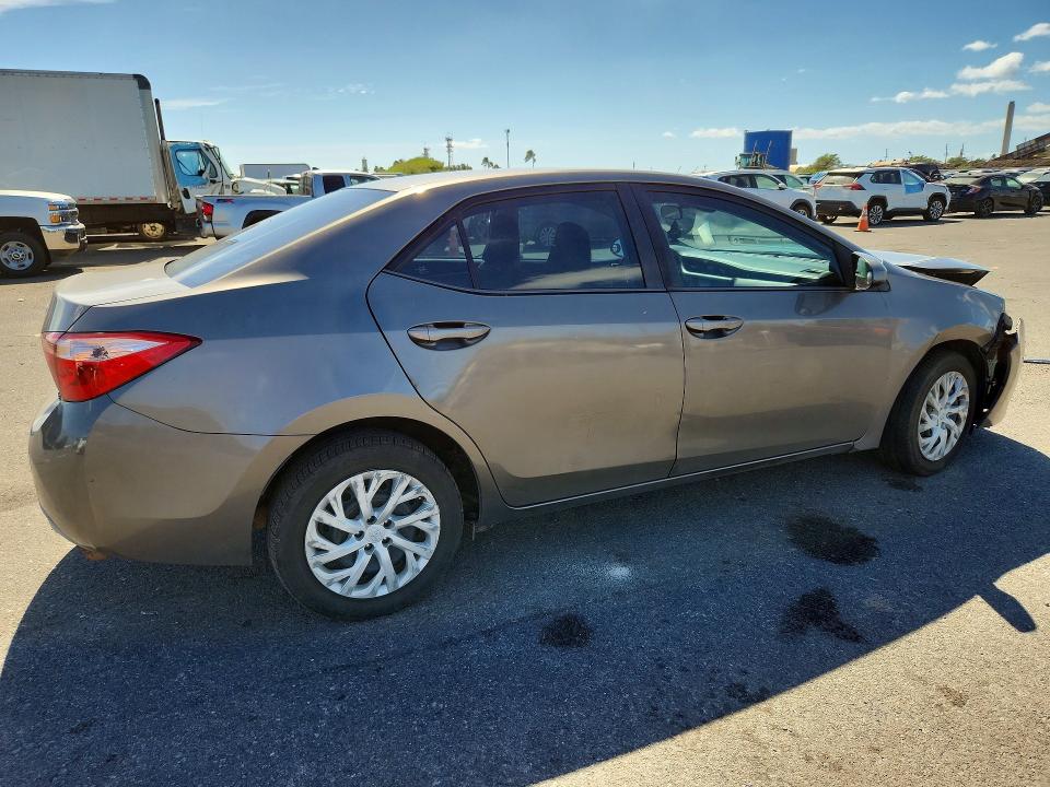 60892866 :رقم المزاد ، 5YFBURHE7JP771645 vin ، 2018 Toyota Corolla مزاد بيع