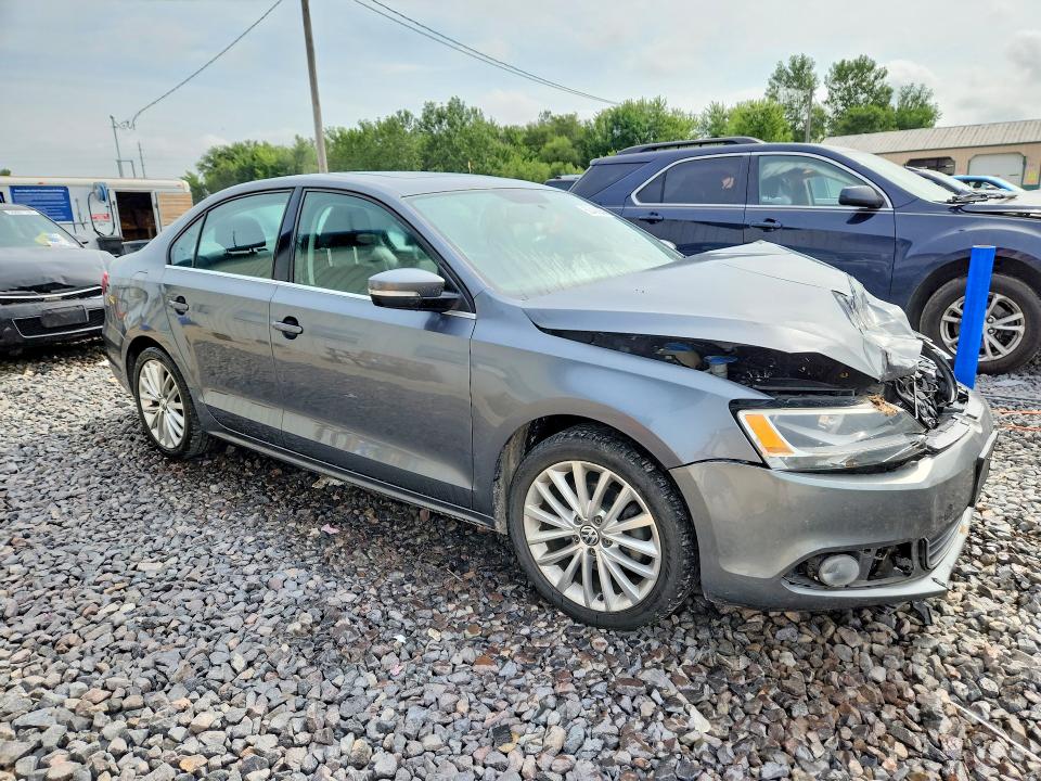 60400936 :رقم المزاد ، 3VWLL7AJ8EM350868 vin ، 2014 Volkswagen Jetta مزاد بيع