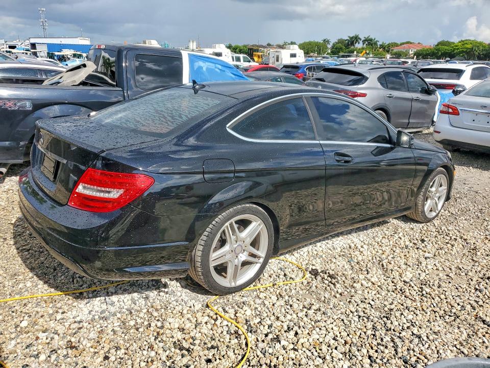 2013 Mercedes-benz C მანქანა იყიდება აუქციონზე, vin: WDDGJ4HB7DG031810, აუქციონის ნომერი: 62456516