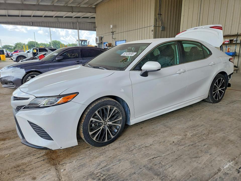 62435696 :رقم المزاد ، 4T1G11AK9LU501785 vin ، 2020 Toyota Camry مزاد بيع