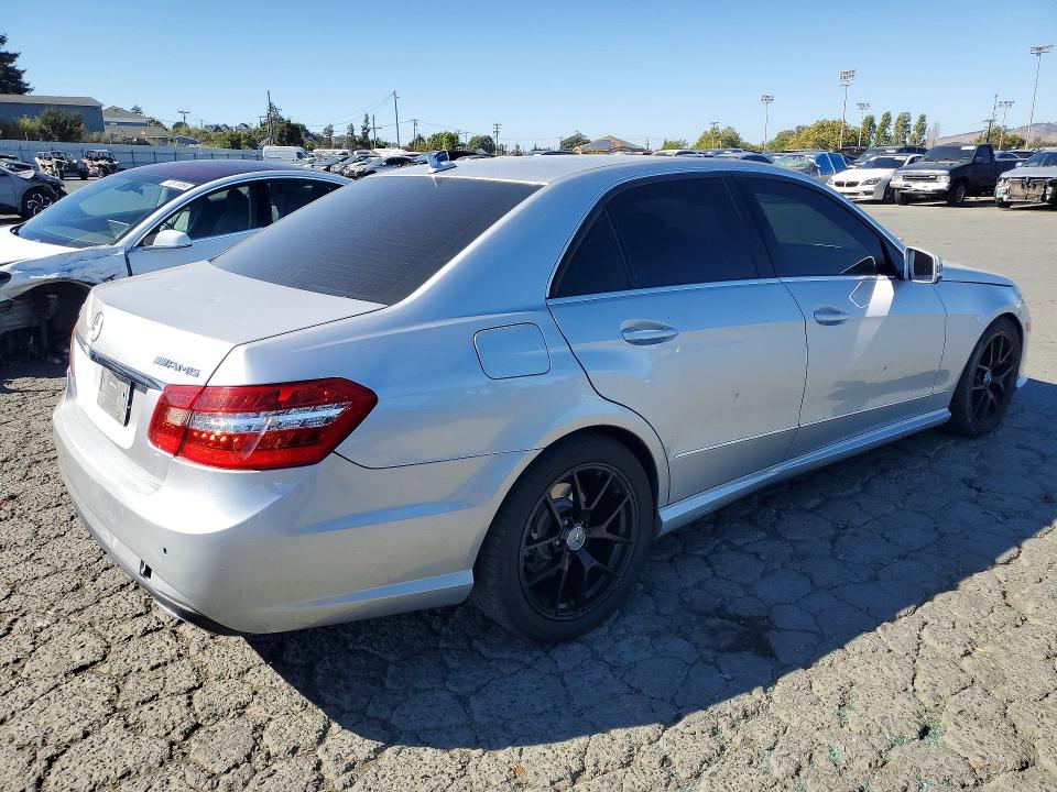 2010 Mercedes-benz E მანქანა იყიდება აუქციონზე, vin: WDDHF5GB5AA259543, აუქციონის ნომერი: 60588676