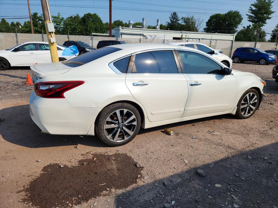 Продажа на аукционе авто 2017 Nissan Altima, vin: 1N4AL3AP5HC116190, номер лота: 62450556