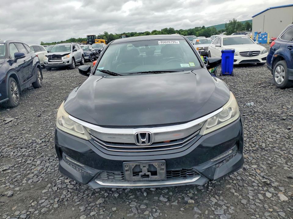 85620795 :رقم المزاد ، 1HGCR2F1XHA184241 vin ، 2017 Honda Accord مزاد بيع