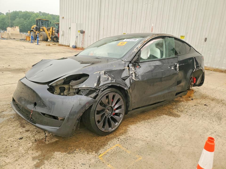 61151296 :رقم المزاد ، 7SAYGDEF8SF310827 vin ، 2025 Tesla Model Y مزاد بيع
