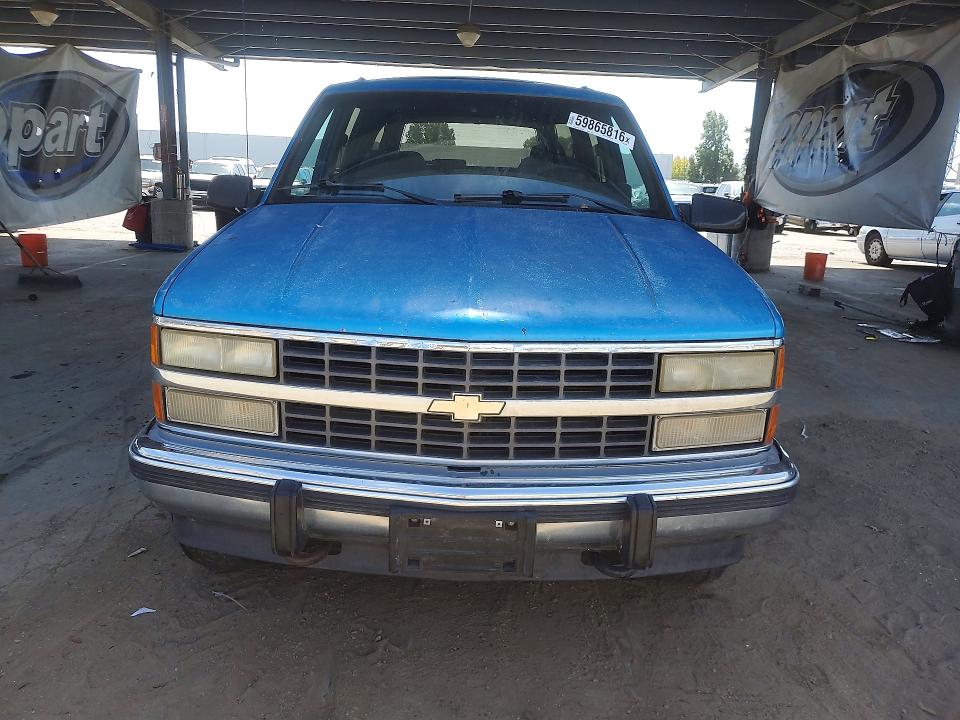 1992 Chevrolet Suburban მანქანა იყიდება აუქციონზე, vin: 1GNFK16K5NJ322905, აუქციონის ნომერი: 59865816