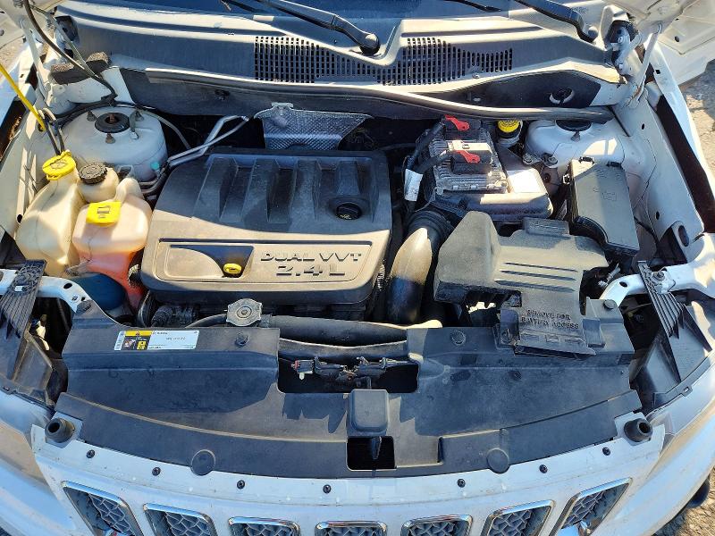 61042816 :رقم المزاد ، 1C4NJDEB4GD690942 vin ، 2016 Jeep Compass مزاد بيع
