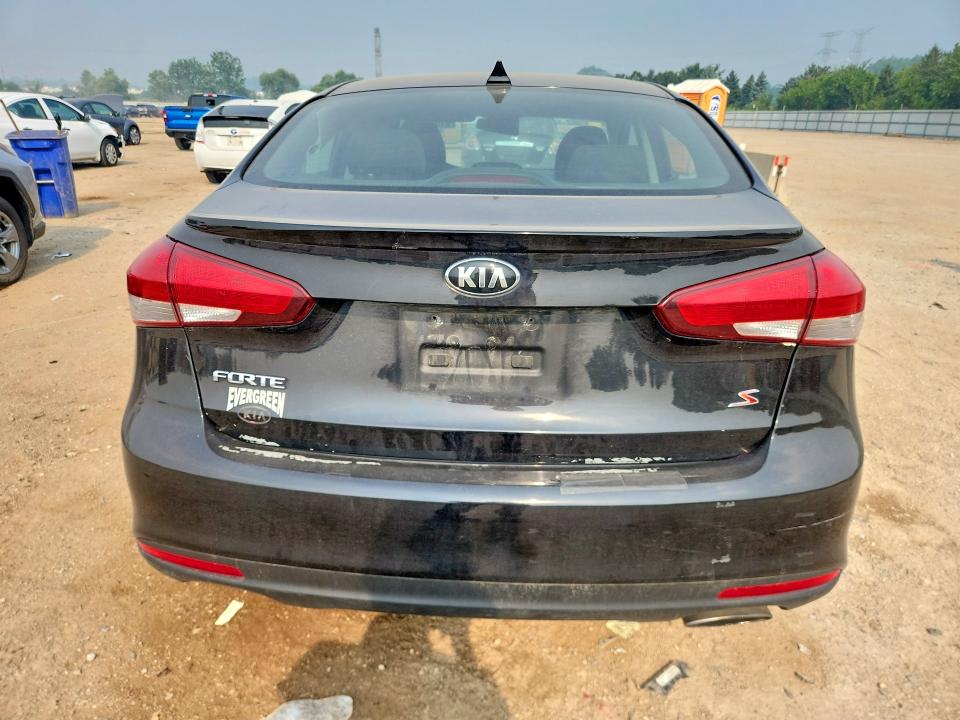 61375066 :رقم المزاد ، 3KPFL4A76JE213774 vin ، 2018 Kia Forte مزاد بيع