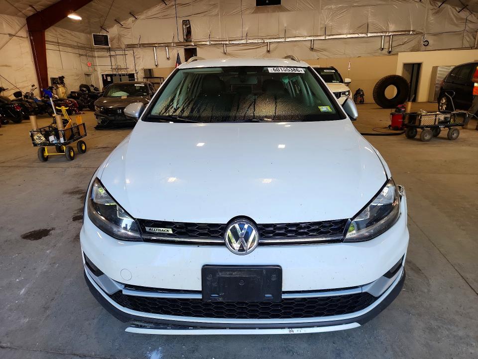60165386 :رقم المزاد ، 3VWH17AU5JM764058 vin ، 2018 Volkswagen Golf Alltrack مزاد بيع
