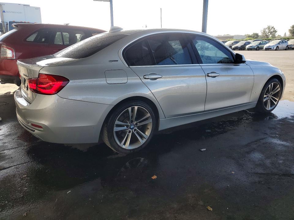 59895376 :رقم المزاد ، WBA8E1C56JA178022 vin ، 2018 Bmw 330e مزاد بيع