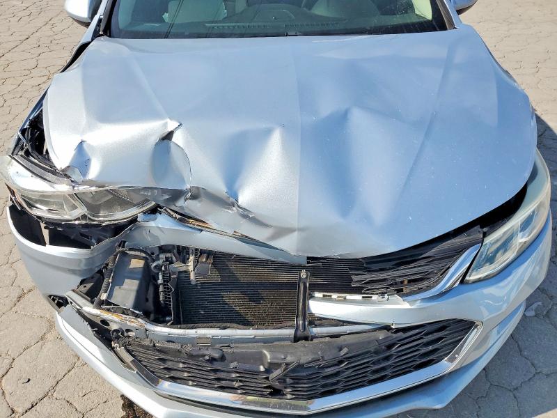 61237386 :رقم المزاد ، 1G1BC5SM6J7216305 vin ، 2018 Chevrolet Cruze مزاد بيع